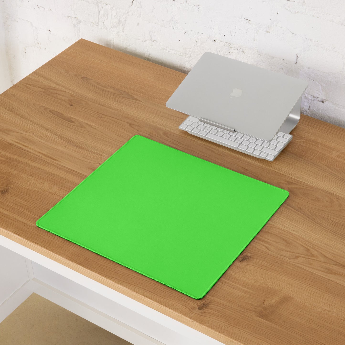 NEON GREEN GECKO DESK PAD - PANTONE GREEN GECKO