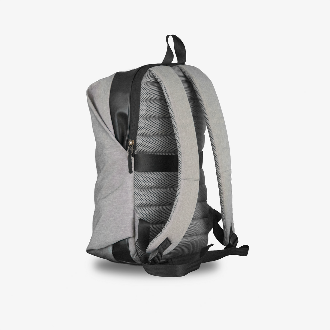 Minimalist backpack debuts at Kickstarter